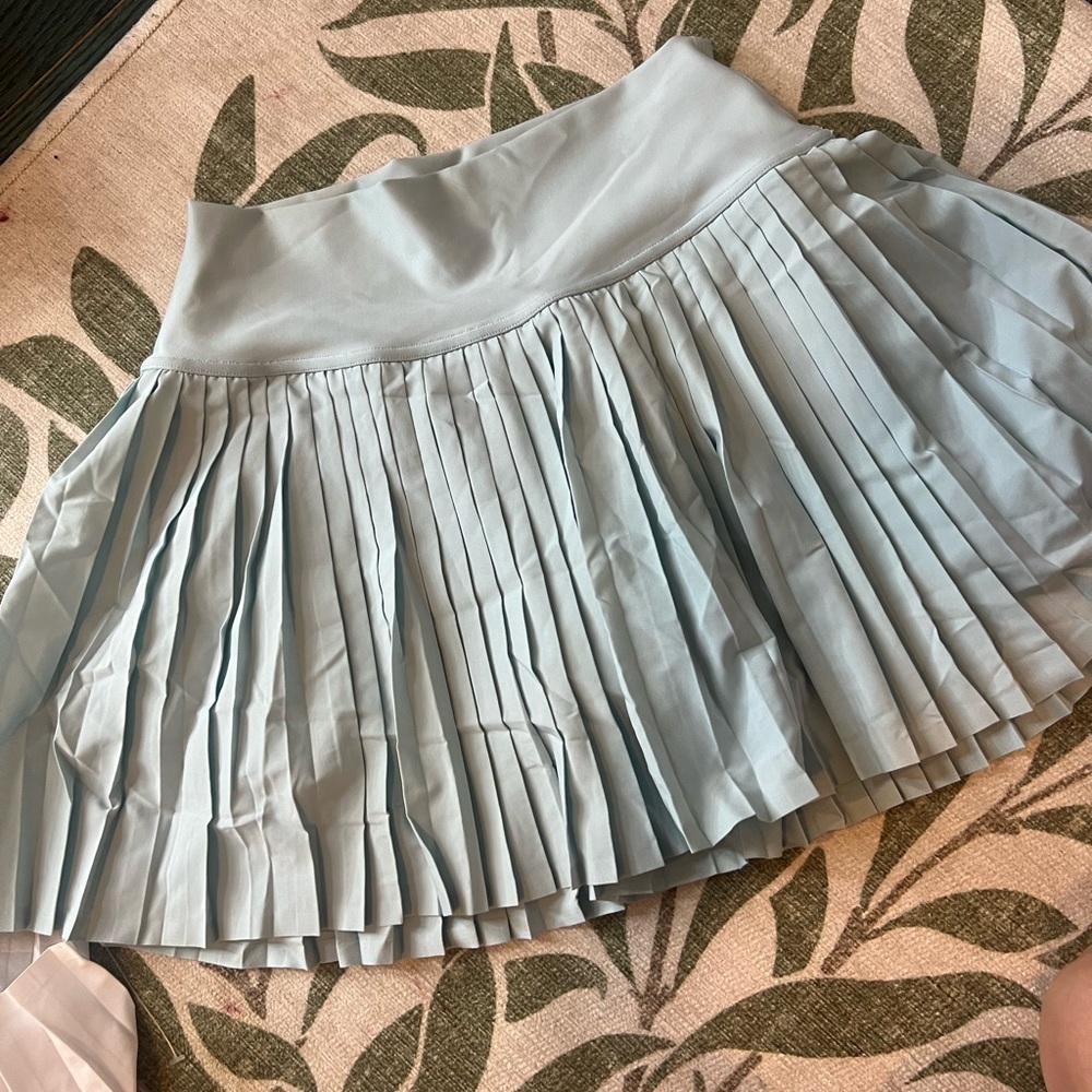 Brand new Alo Yoga ice blue tennis skirt